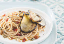 Spaghetti integrali con pomodori secchi e melanzane fritte