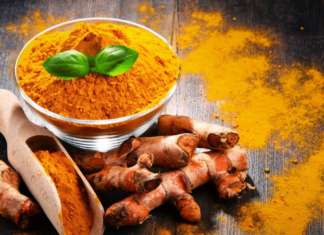 Curcuma in cucina: fate così e la macchia se ne va!