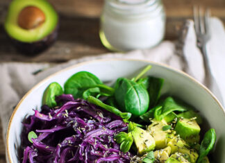 Insalata cappuccio avocado e spinacino