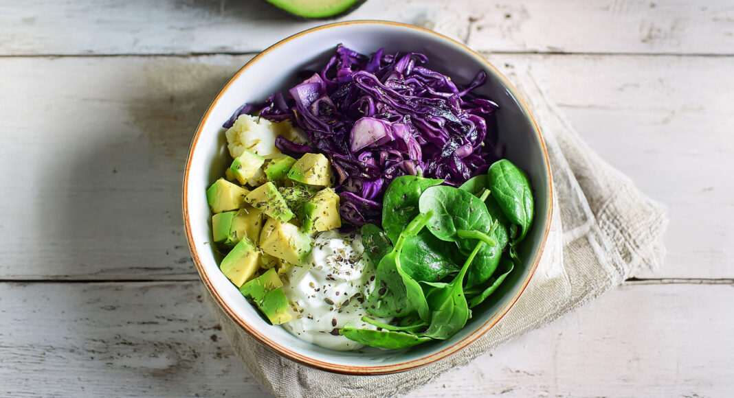 Insalata cappuccio avocado e spinacino