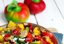 insalata di peperoni, crumble e ricotta salata