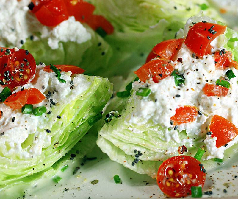 Quadrotti di iceberg al pomodoro