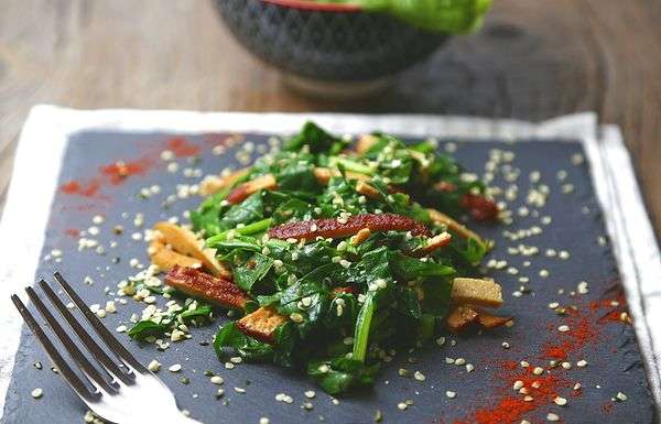 Spinaci e tofu un matrimonio semplice e squisito