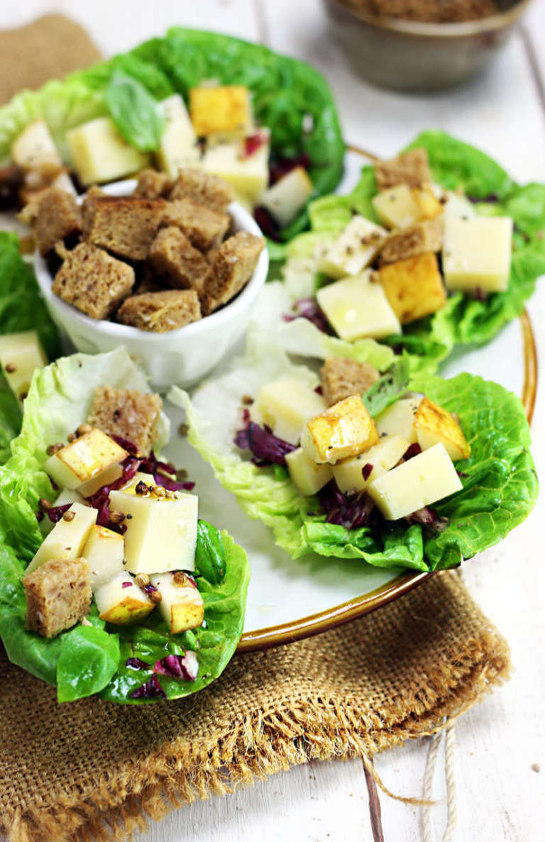 insalata di lattughino, pere, formaggio