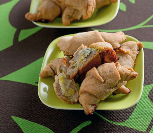 Mini croissant di grano saraceno con porri e gorgonzola