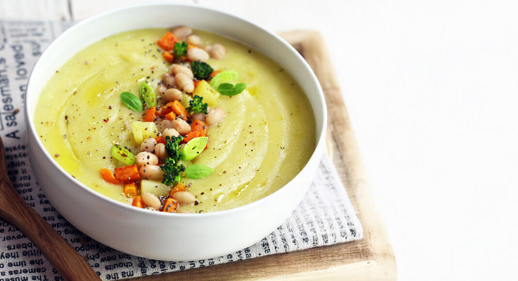 Vellutata di patate e porri con legumi