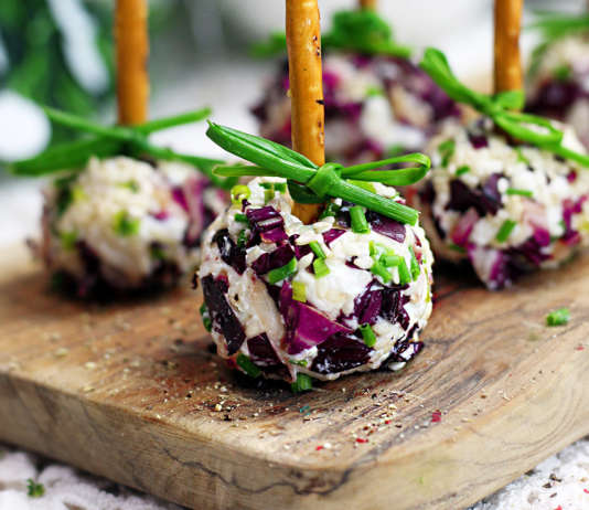 Palline di formaggio antipasto di Natale