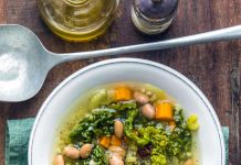 Minestra autunnale di grano saraceno, verza e fagioli