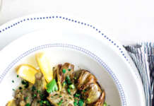 Carciofi alla romana spadellati con aglio, prezzemolo e limone