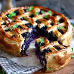 Torta salata con cavolo cappuccio viola