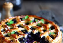 Torta salata con cavolo cappuccio viola