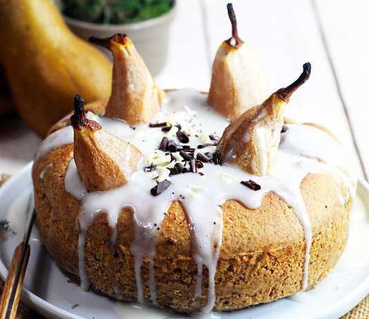 Torta vegan di nocciole e pere