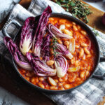 Cacciucco vegano di fagioli con radicchio