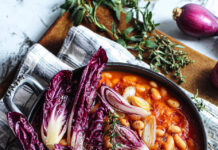 Cacciucco vegano di fagioli con radicchio