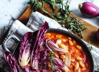 Cacciucco vegano di fagioli con radicchio