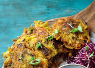 Frittelle di fagioli, germogli e radicchio rosso