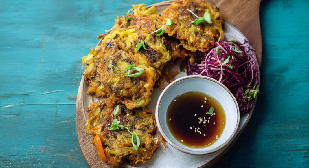 Frittelle di fagioli, germogli e radicchio rosso