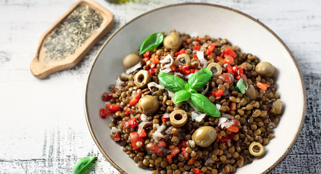 Lenticchie in insalata con pomodorini e olive