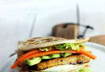 Piadina con tofu e avocado