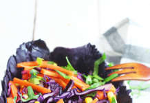 Insalata di cappuccio, rucola,, carote e mais