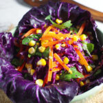 Insalata cappuccio, carote, rucola e mais