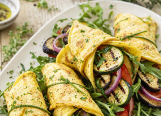 Omelette ratatouille con rucola ed erbe