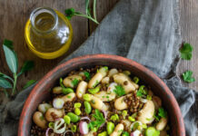 Insalata di legumi e cipollotti