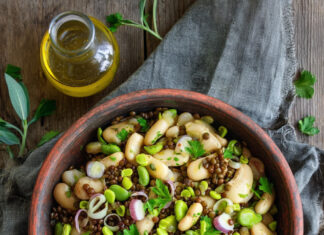 Insalata di legumi e cipollotti