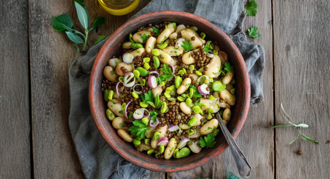 Insalata di legumi e cipollotti