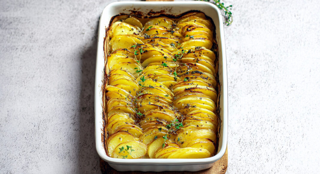Teglia di chips di patate al forno