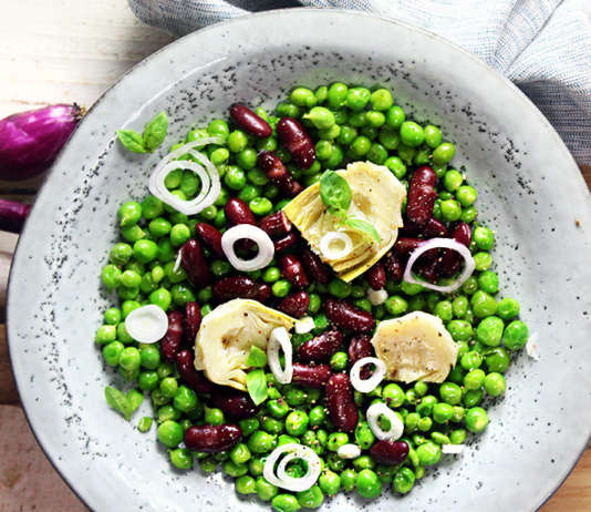 Insalata di piselli, fagioli e cipollotto