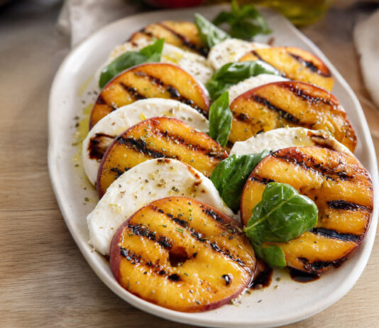 caprese-estiva-pesche Caprese estiva con le pesche