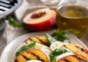 Caprese estiva con le pesche