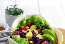 Insalata in piadina con ananas