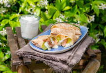 Fagottini integrali con fichi, uva e squacquerone