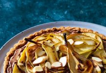 Crostata cioccolato, ricotta, mandorle e pere caramellate