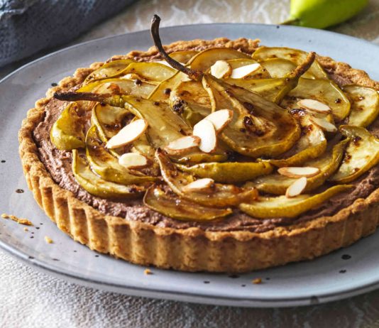 Crostata cioccolato, ricotta, mandorle e pere caramellate