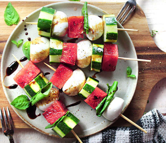 Spiedini di anguria, cetriolo e mozzarella