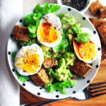Bowl guacamole uova