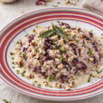 Risotto al radicchio con fagioli e nocciole