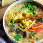 Zuppa vegan di verdure al latte