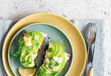toast integrale di avocado