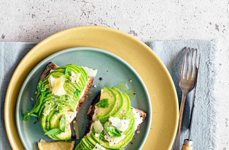 toast integrale di avocado