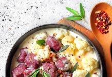 Gnocchi vegan di barbabietola in crema di cavolfiore