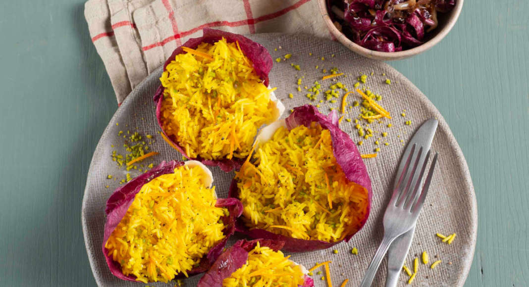 Coppette di riso basmati giallo con radicchio alle acciughe