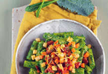 Rigatoni al pesto di cavolo nero e ricotta con ragù di ortaggi