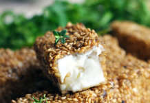 Bastoncini di feta al sesamo