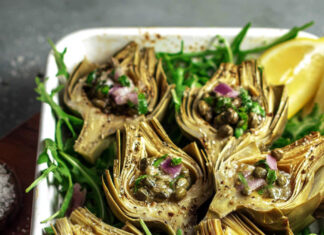 Carciofi al forno con capperi e cipolla