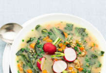 Minestra di avena con ortiche e ravanelli