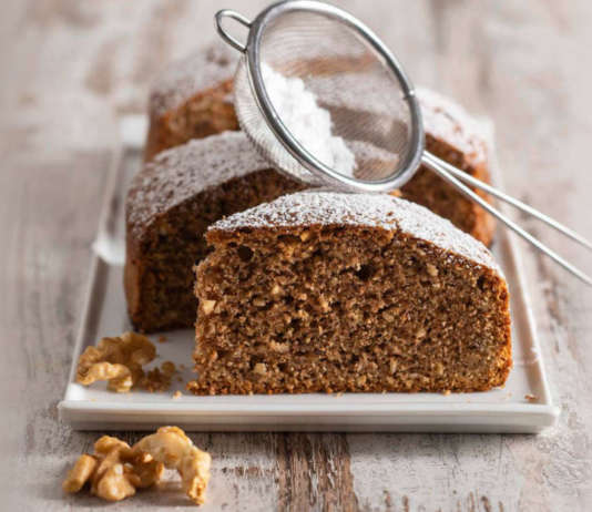 Torta integrale di noci al caffè